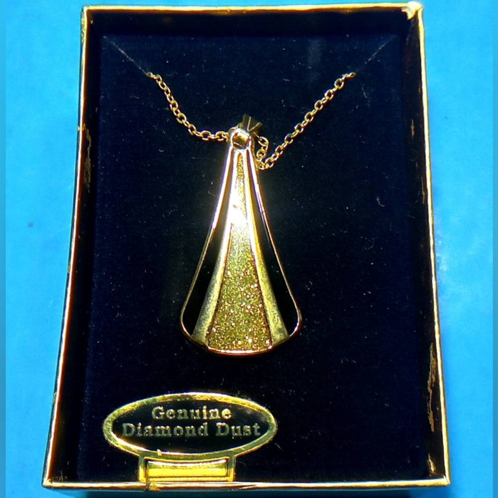 Elegant Goldtone Diamond Dust Vintage 1980's Pendant Necklace